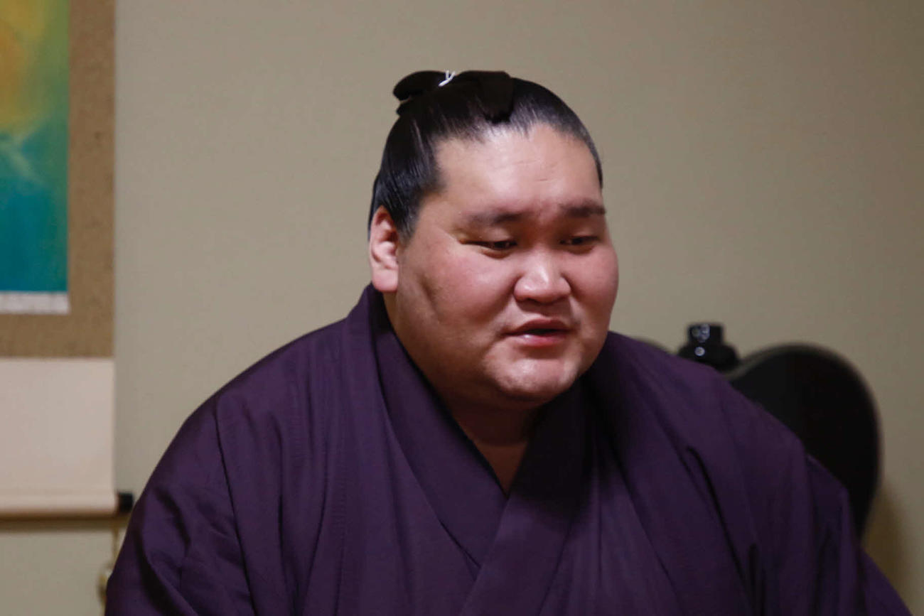 名古屋場所の番付発表会見に臨んだ照ノ富士（日本相撲協会提供）