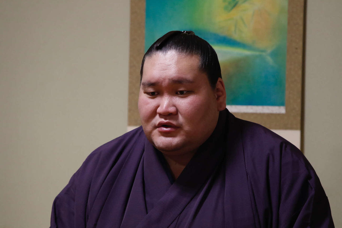名古屋場所の番付発表会見に臨んだ照ノ富士（日本相撲協会提供）