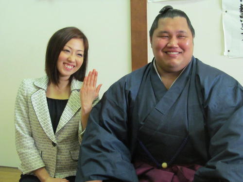結婚報告会見を行った松鳳山とあい夫人（2013年4月17日撮影）