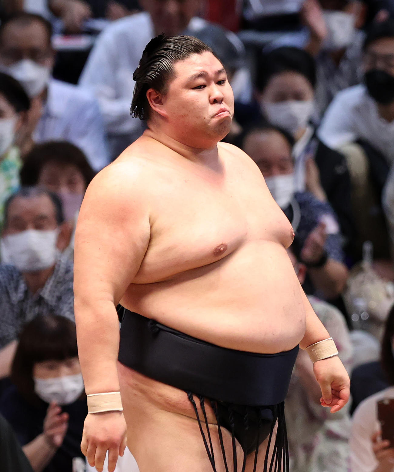 豊昇龍をはたき込みで破った正代（撮影・鈴木正人）