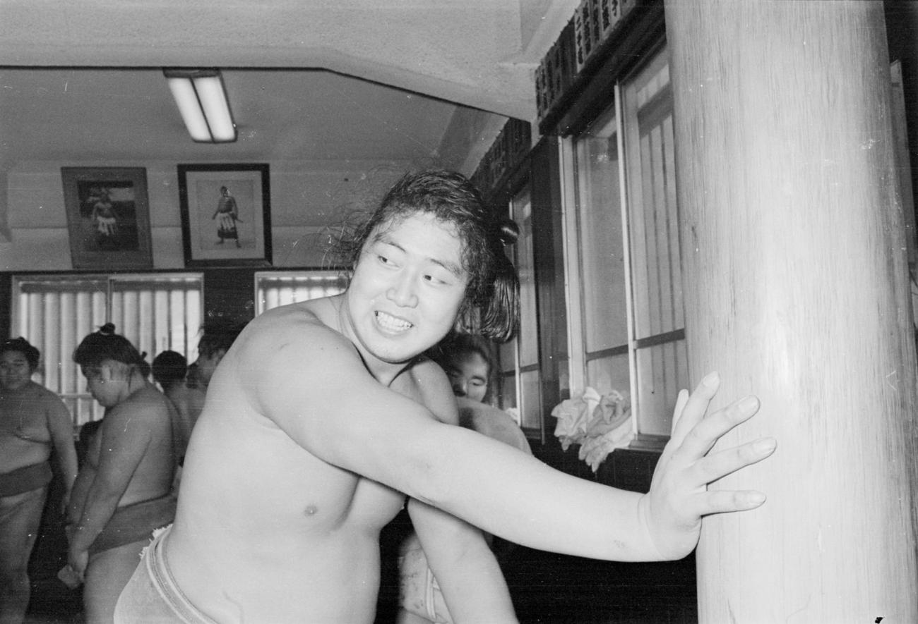72年12月、初場所新番付で東幕下7枚目に躍進した朝ノ花改め若三杉幹士（本名・下山勝則、56代横綱若乃花）
