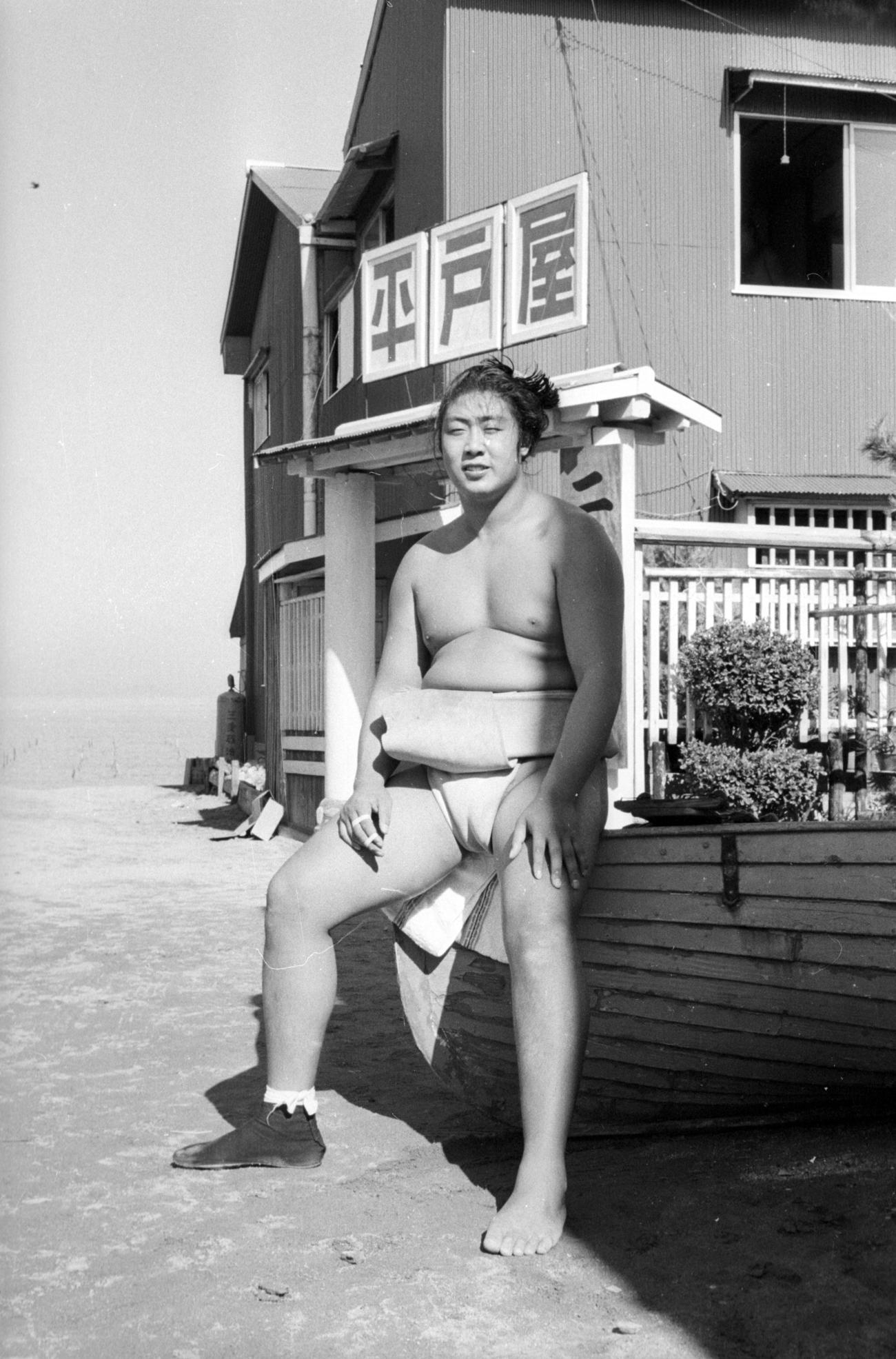 73年10月、九州場所新入幕の若三杉幹士（本名・下山勝則、56代横綱若乃花）。甘いマスクで女性に人気