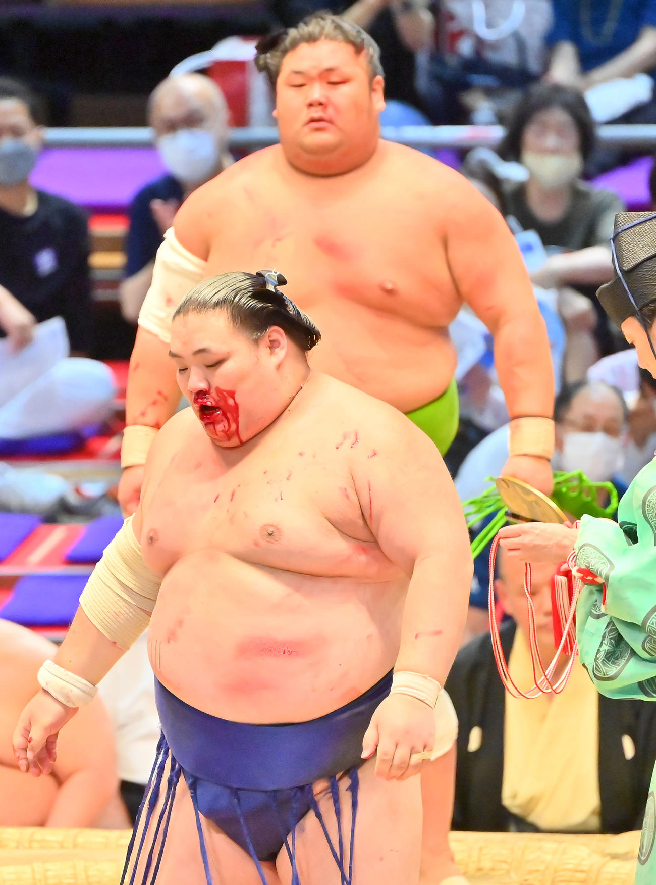 天空海（奥）に寄り切りで敗れた大翔鵬（撮影・和賀正仁）