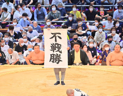 大奄美の休場により不戦勝となった佐田の海（撮影・和賀正仁）