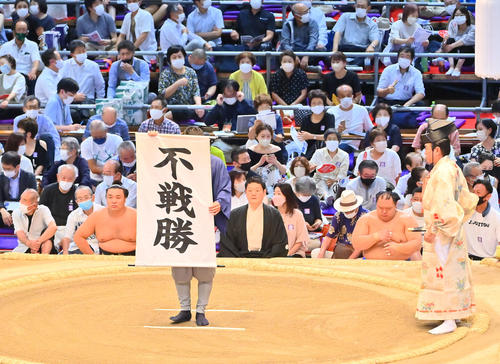 遠藤の欠場により宝富士の不戦勝となった（撮影・和賀正仁）