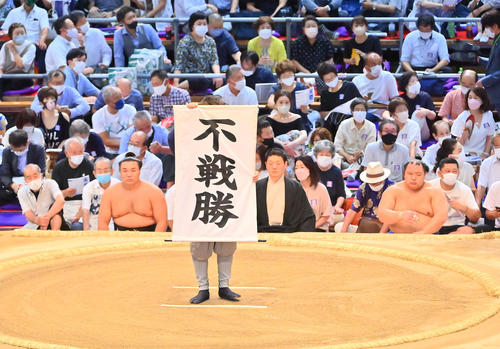 玉鷲の欠場により宇良の不戦勝となった（撮影・和賀正仁）