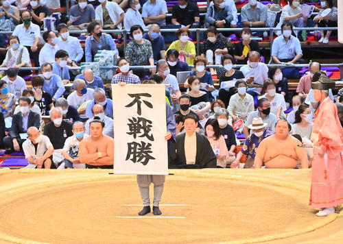 錦木の休場により逸ノ城の不戦勝となった（撮影・和賀正仁）