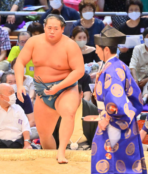翔猿の休場により不戦勝となった錦富士（撮影・和賀正仁）