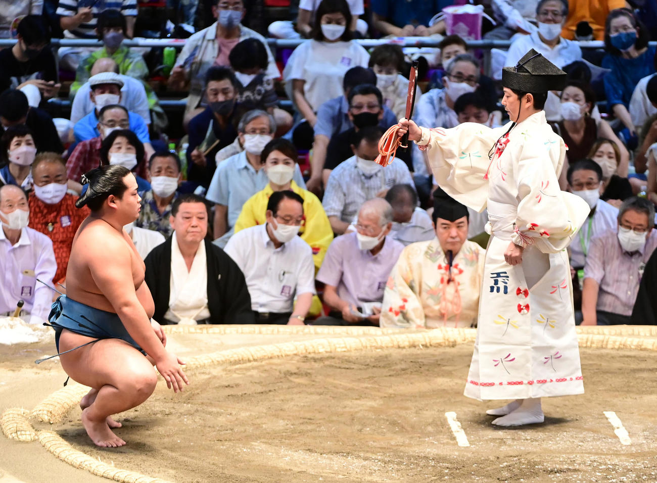北勝富士の休場で不戦勝となる錦富士（撮影・小沢裕）