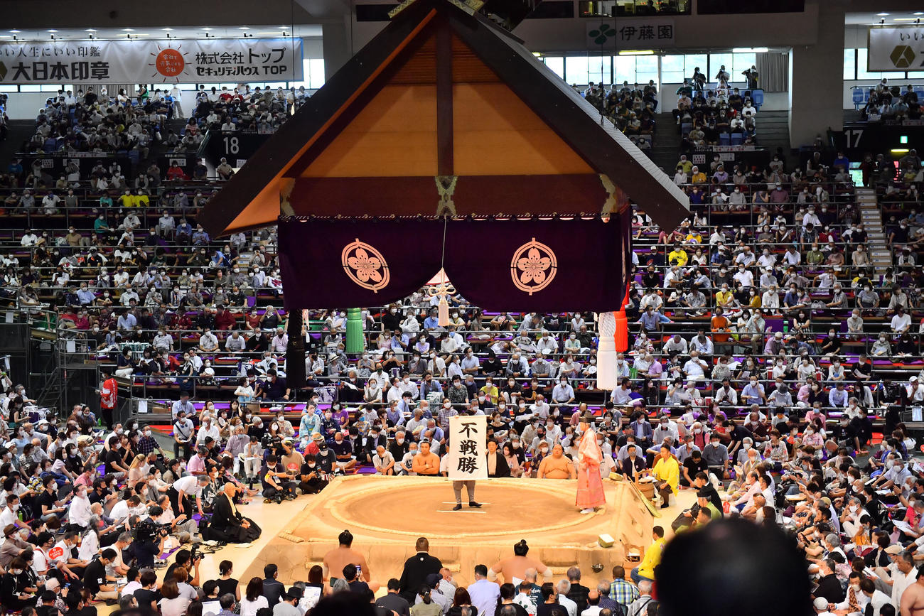 13日目、錦木の休場により逸ノ城の不戦勝となった（撮影・和賀正仁）