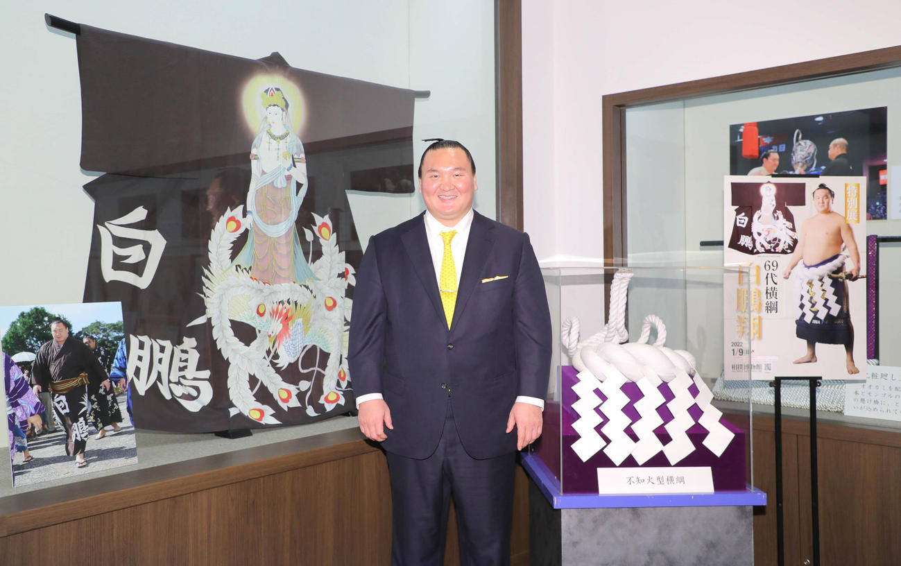 来年初場所から相撲博物館で開催される「69代横綱白鵬翔」特別展の報道陣向け内覧会に出席した間垣親方（2021年12月24日撮影）