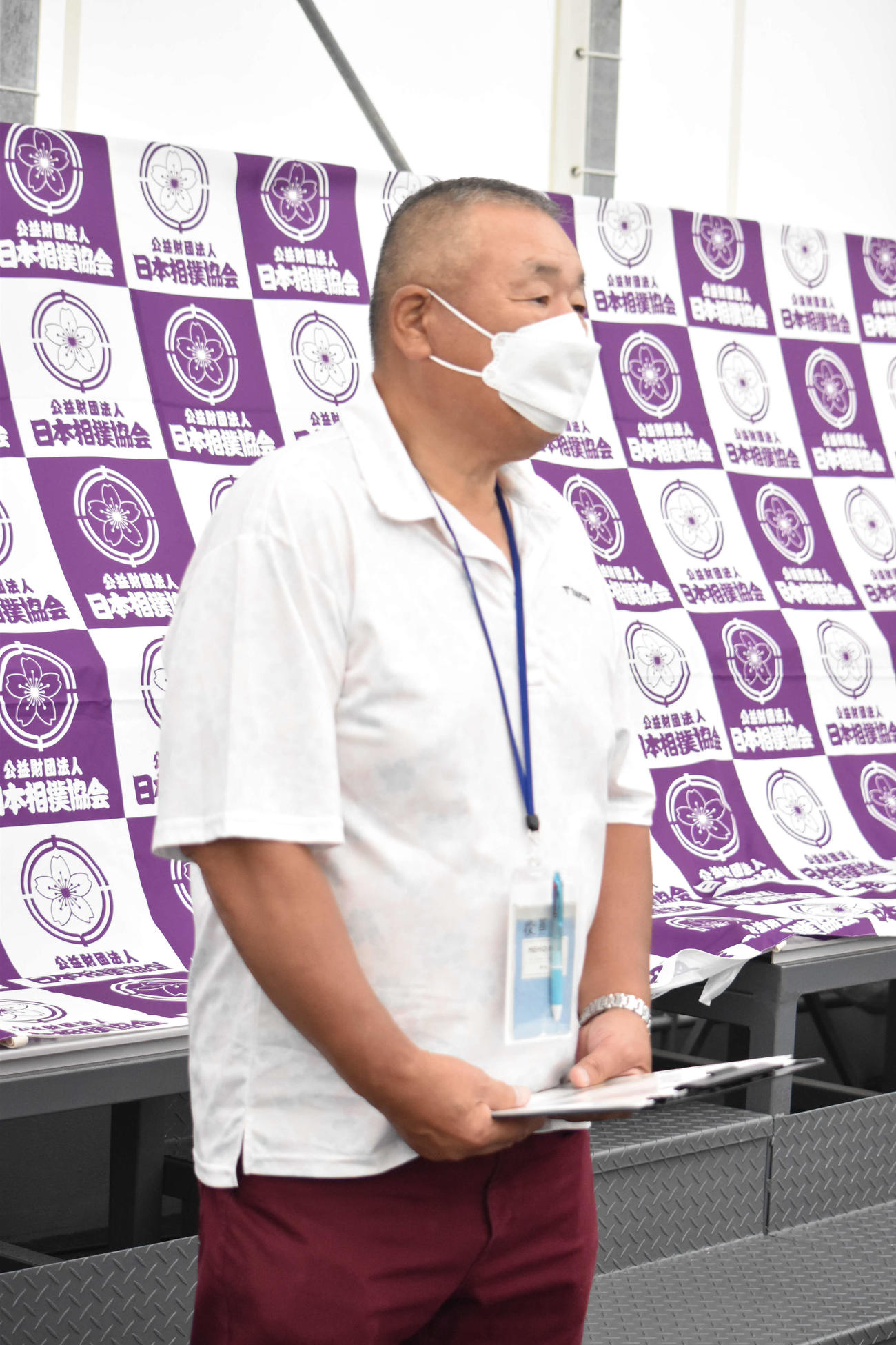 取材に応じる入間川巡業副部長