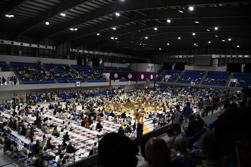 約2年8カ月ぶりの開催となった大相撲の巡業。夏巡業初日の会場の東京・立川立飛アリーナには、約2200人が訪れた（撮影・平山連）