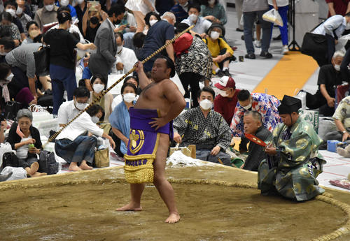 弓取り式を行う勇輝