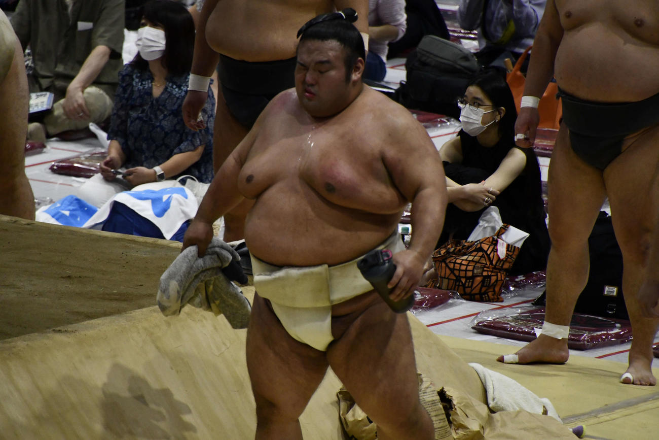 公開稽古で精力的に動き、光る汗を流す大関貴景勝（撮影・平山連）
