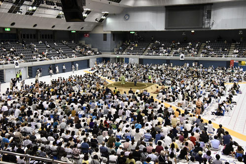 力士たちの活躍を見ようと多くの観客集まった千葉・船橋アリーナ（撮影・平山連）