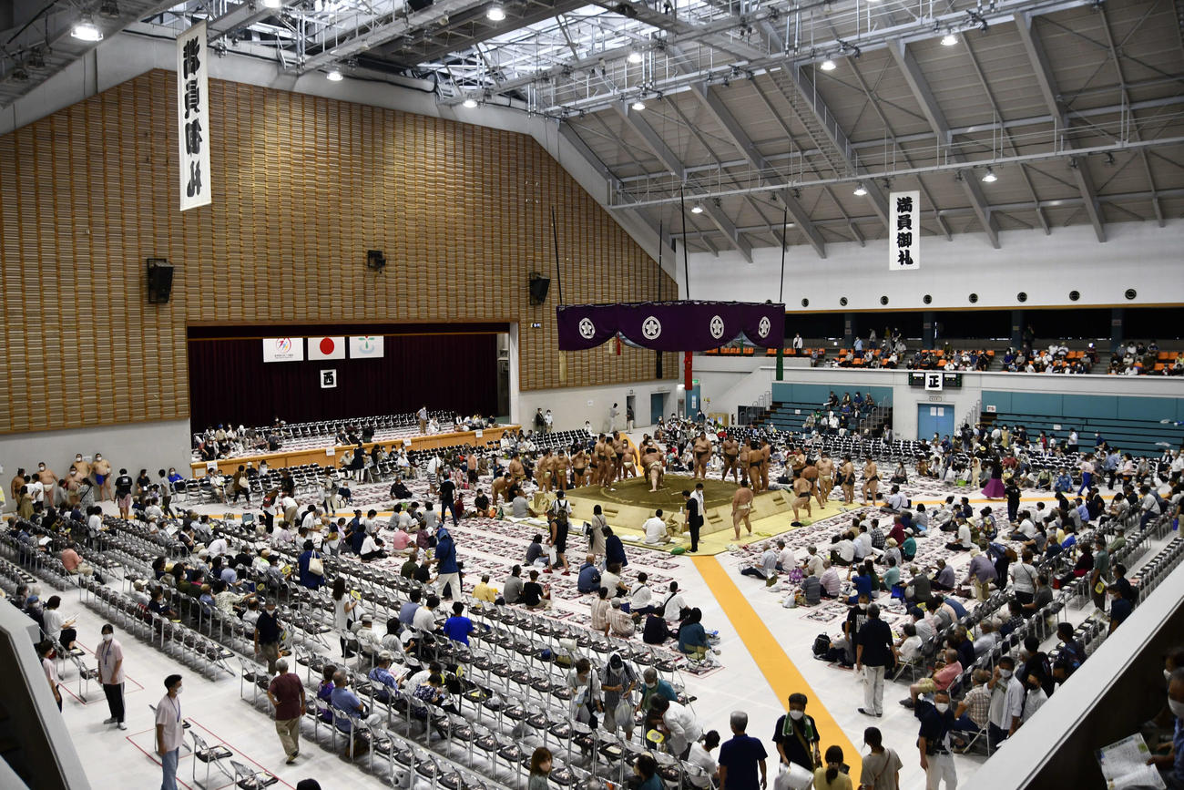 31年ぶりに開催された茨城・古河市での巡業。会場のイーエスはなもも体育は満チケットが完売し、満員となった（撮影・平山連）