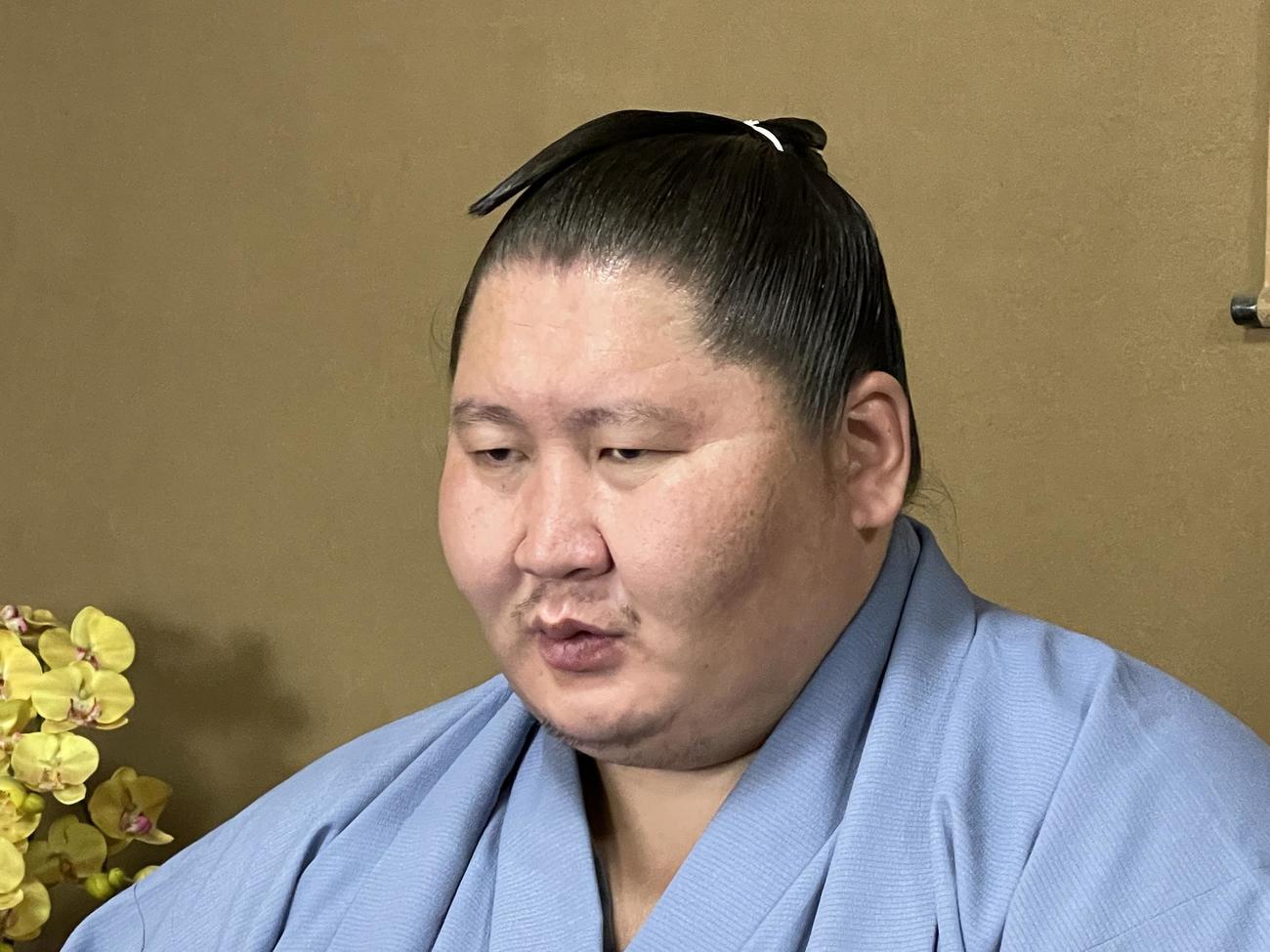 名古屋場所で初優勝を果たして会見に臨む、小結返り咲きの逸ノ城