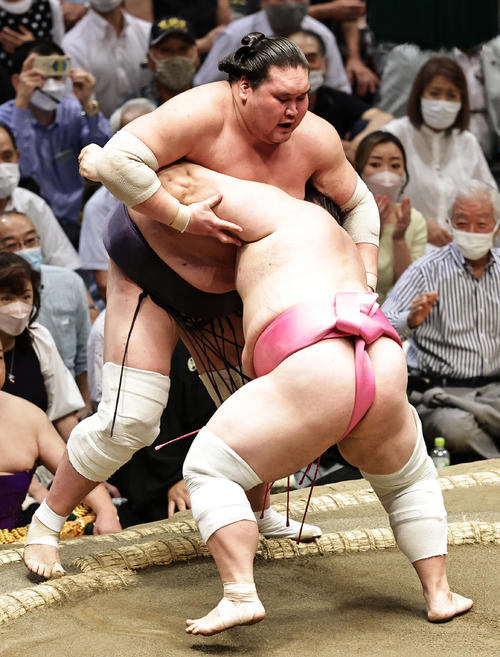 宇良、波乱の大トリは5年ぶり金星 序二段からはい上がった同じ境遇の