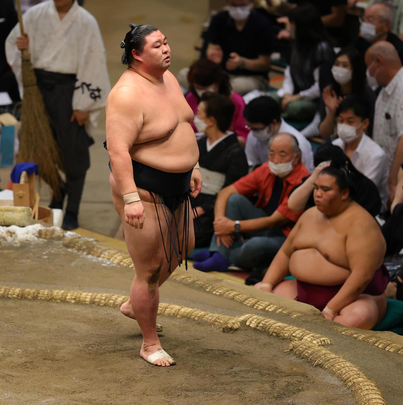 宇良に引き落としで敗れた正代（撮影・野上伸悟）