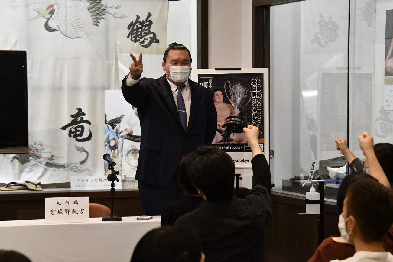 トークショーに参加した元横綱白鵬の宮城野親方（撮影・平山連）