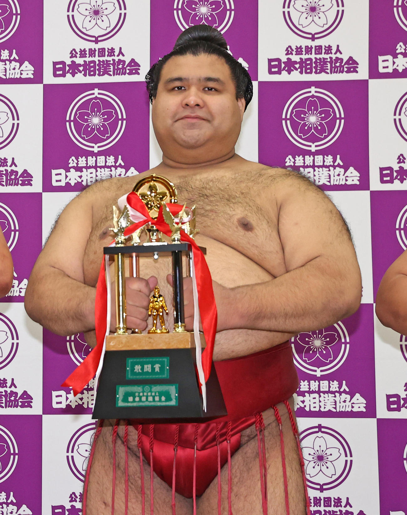 敢闘賞を受賞した高安（代表撮影）