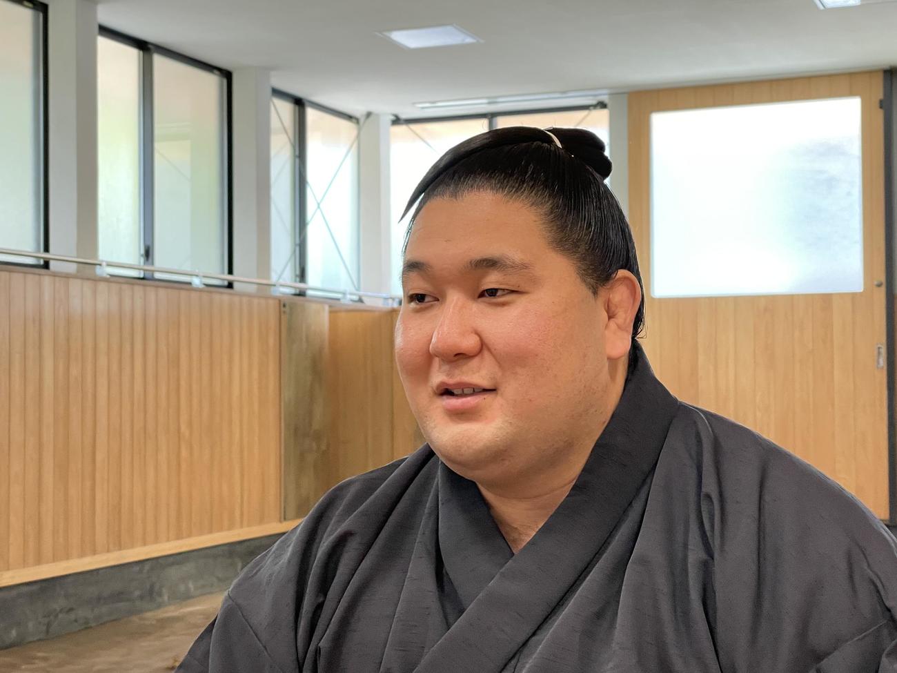 新十両会見を行う狼雅