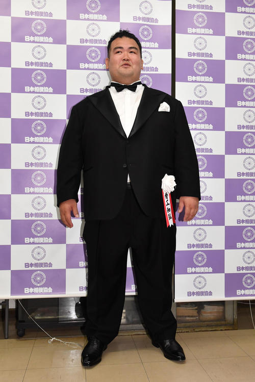 元大関琴奨菊の秀ノ山親方が引退相撲 断髪式に400人参加、元白鵬の 