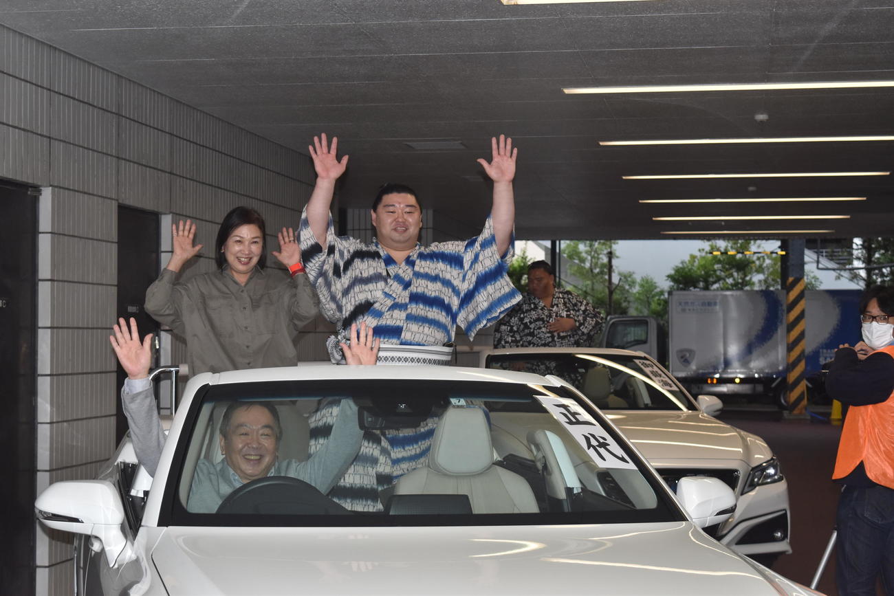 優勝パレード体験に参加する大関正代