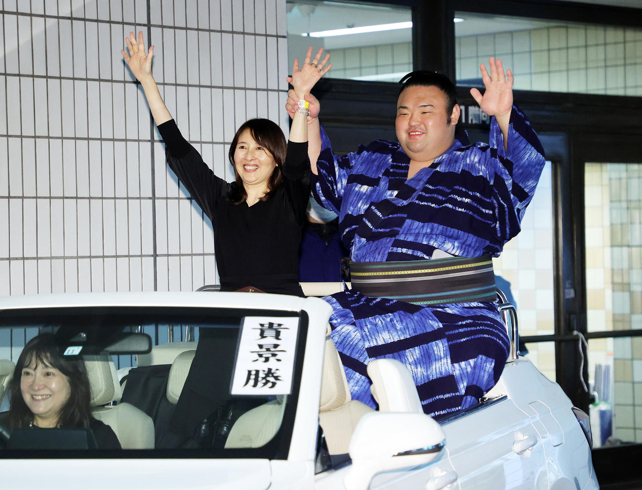 優勝パレード体験に参加する貴景勝（撮影・鈴木正人）
