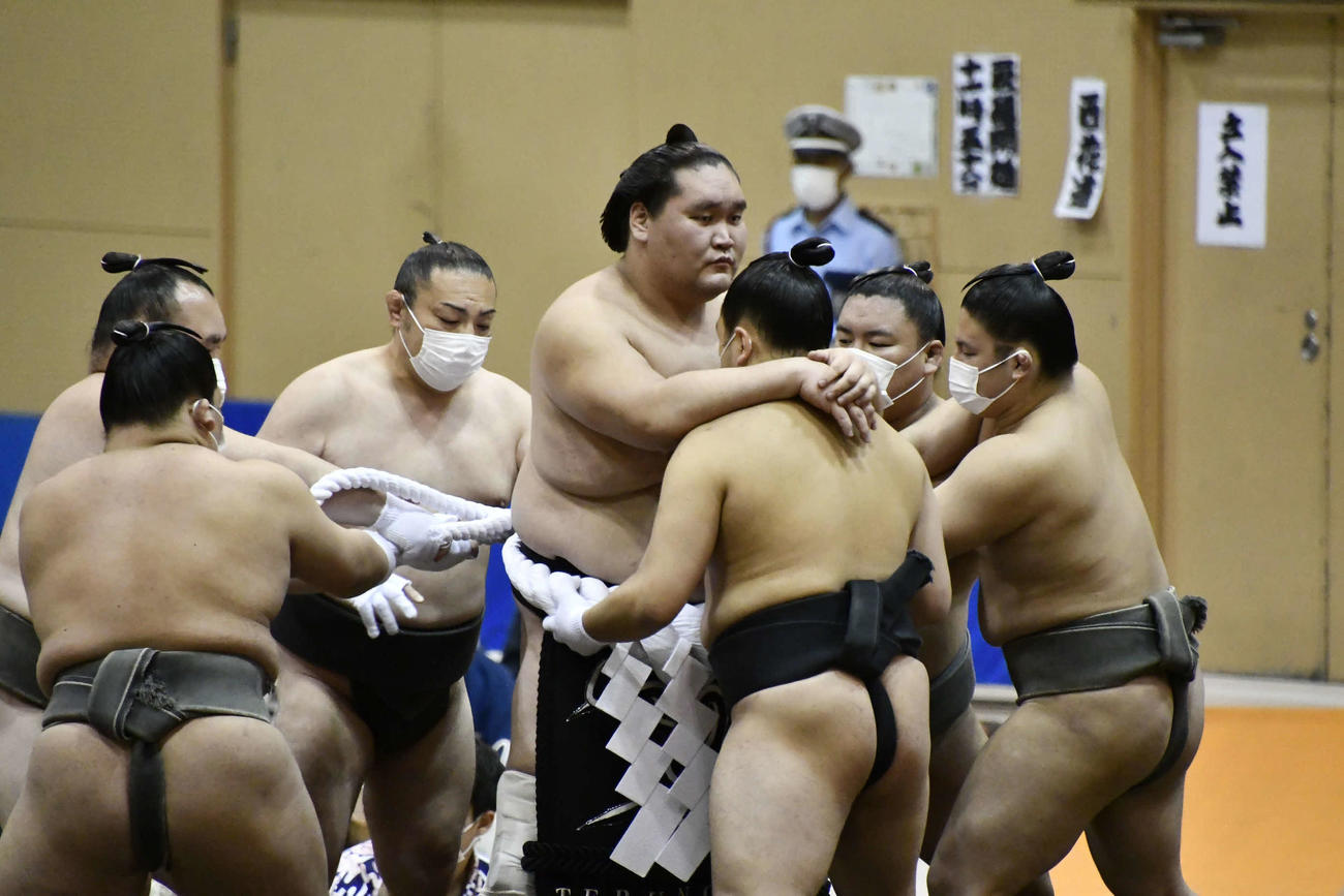 綱締め実演に臨んだ横綱照ノ富士（撮影・平山連）
