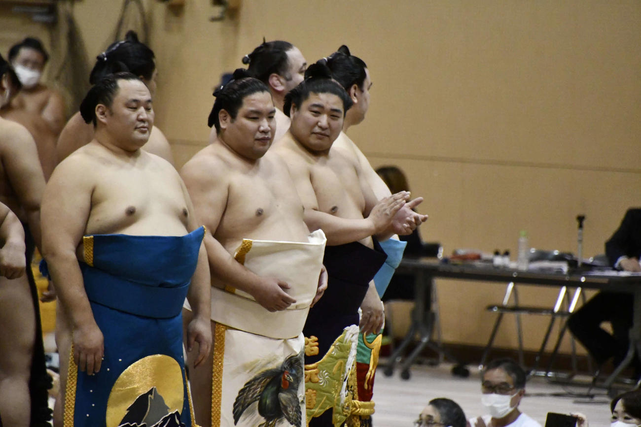 左から玉鷲、錦木、若元春（撮影・平山連）