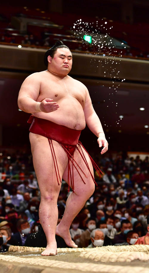 (02)