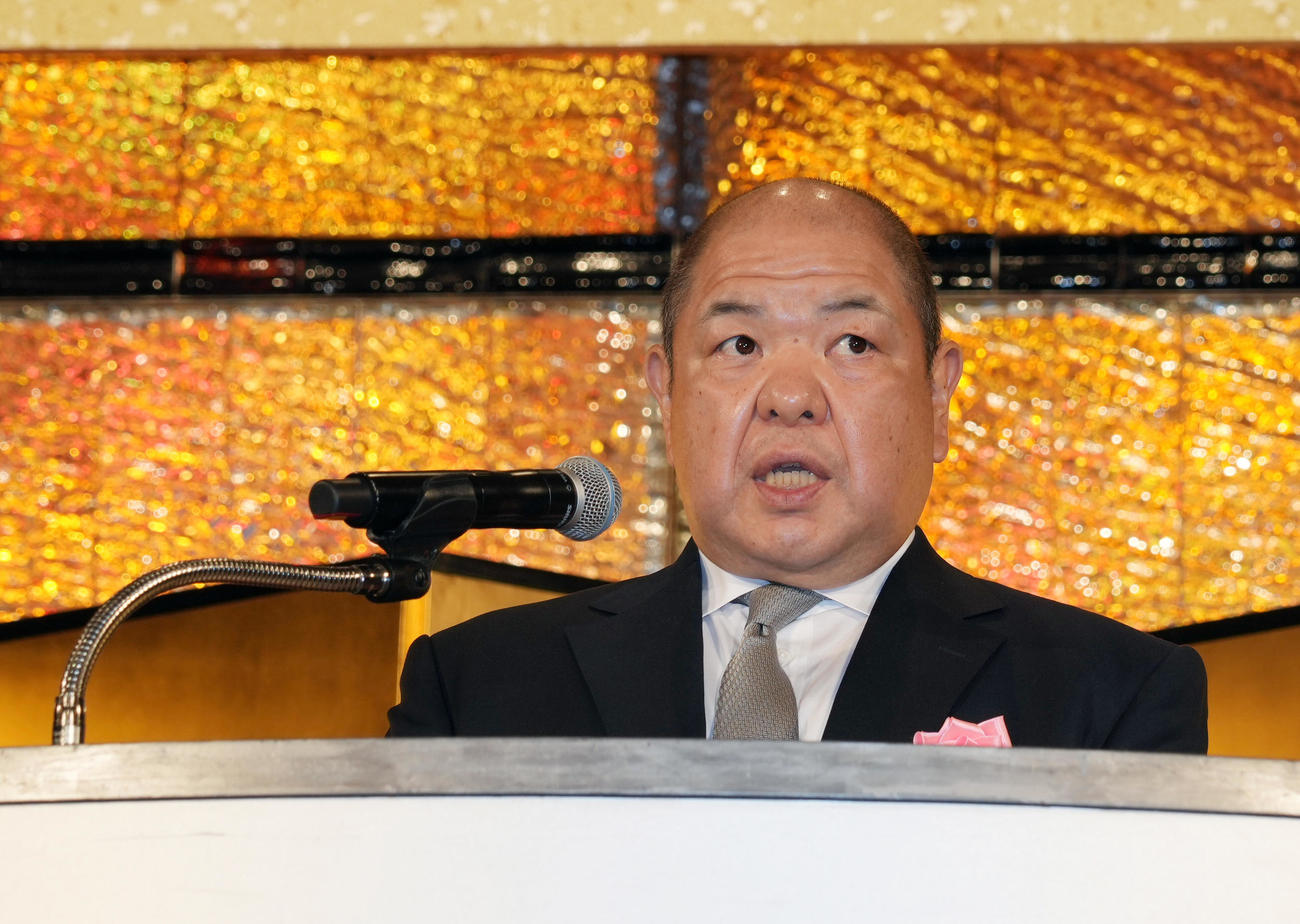 祝辞を述べる八角理事長（代表撮影）