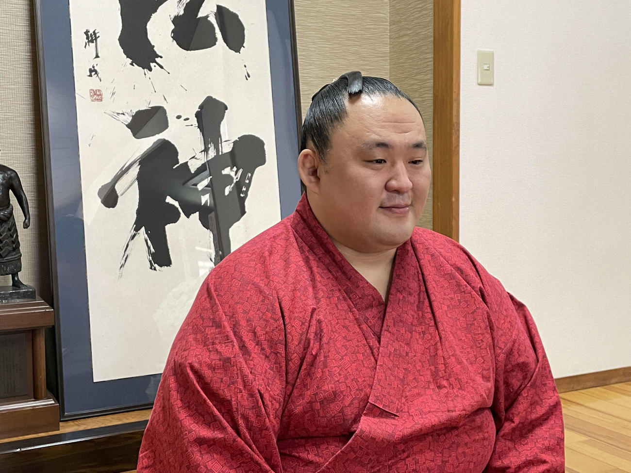 大相撲九州場所の番付発表会見に臨む玉鷲（日本相撲協会提供）