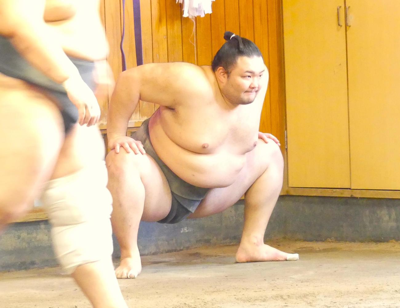 またを割る朝乃山