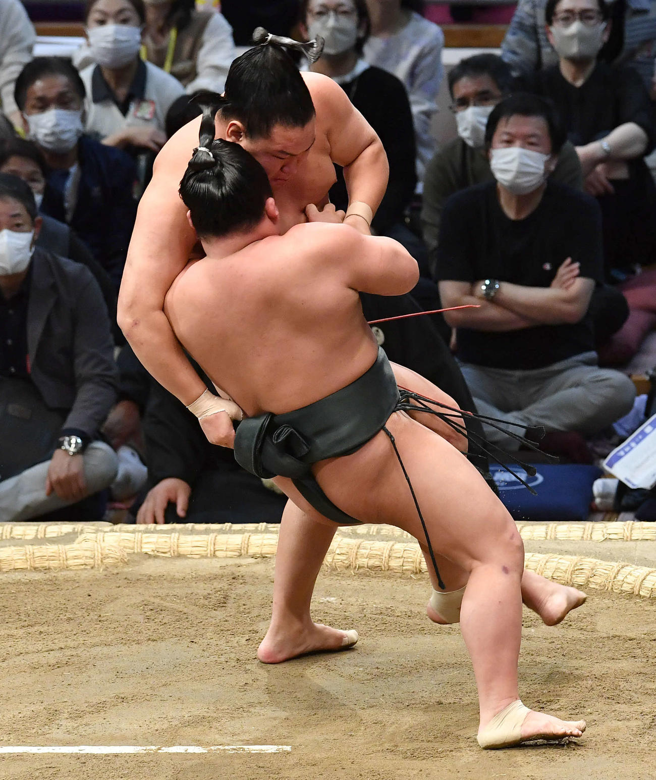 翠富士（右）をかわず掛けで破った豊昇龍（撮影・岩下翔太）