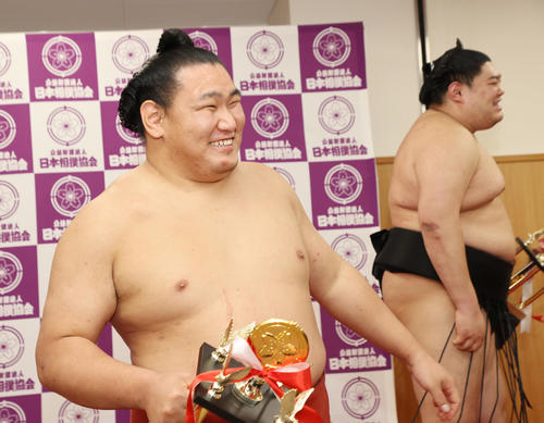 豊昇龍、白星が獲得条件の技能賞獲得 中盤戦では優勝争いも終盤戦で3