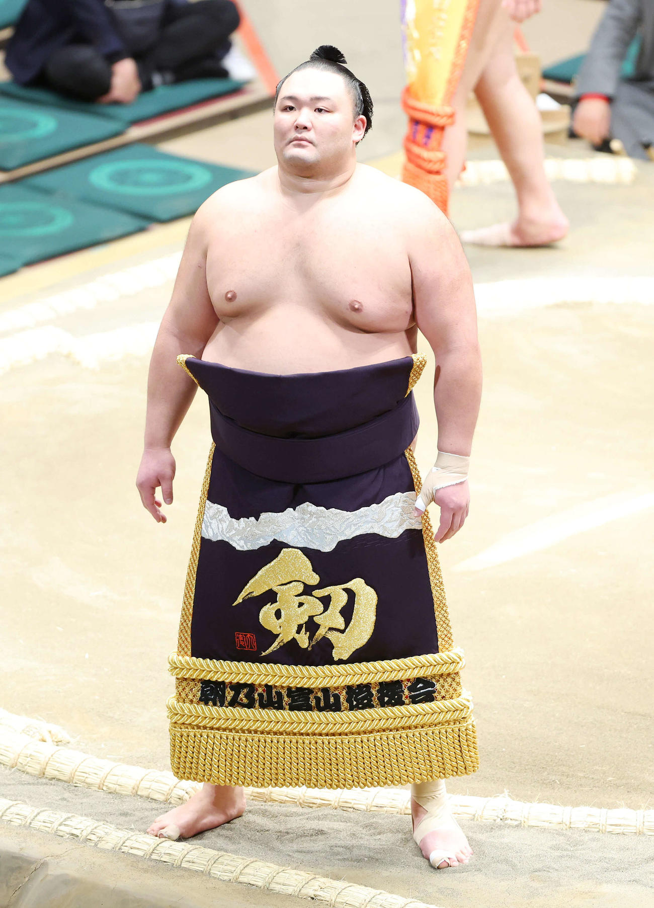 十両土俵入りする朝乃山（撮影・鈴木正人）