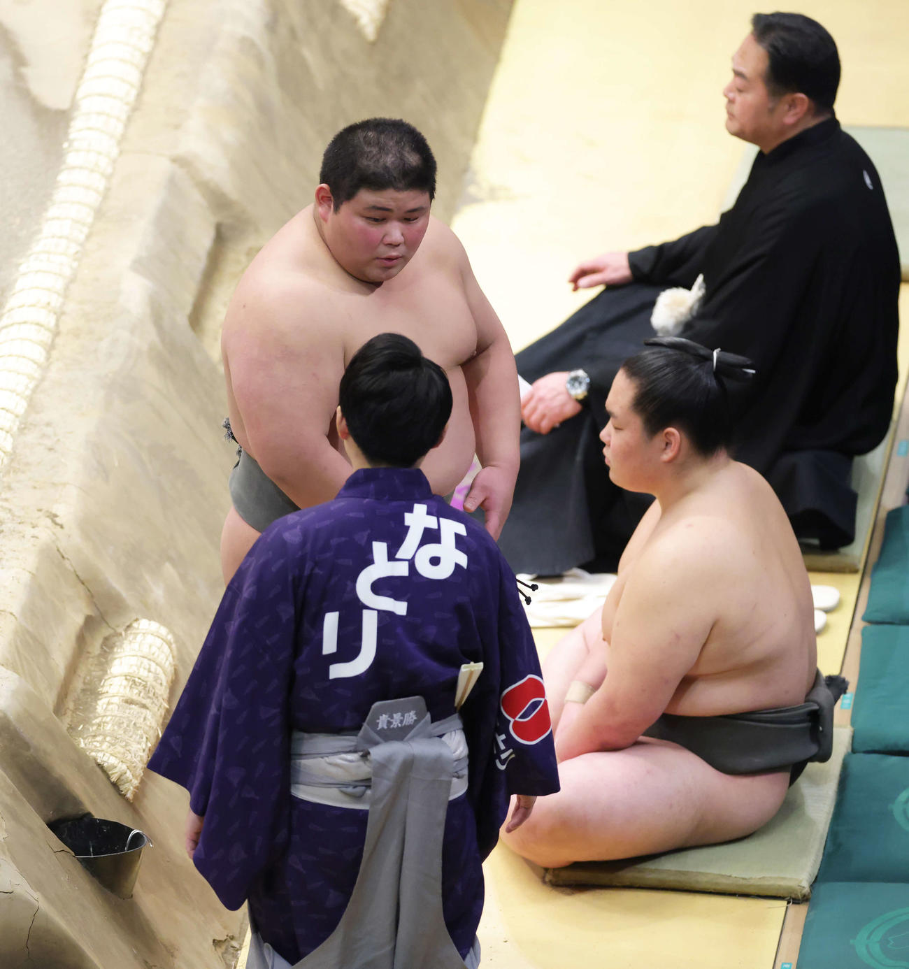 王輝の休場で落合の不戦勝となる（撮影・河田真司）