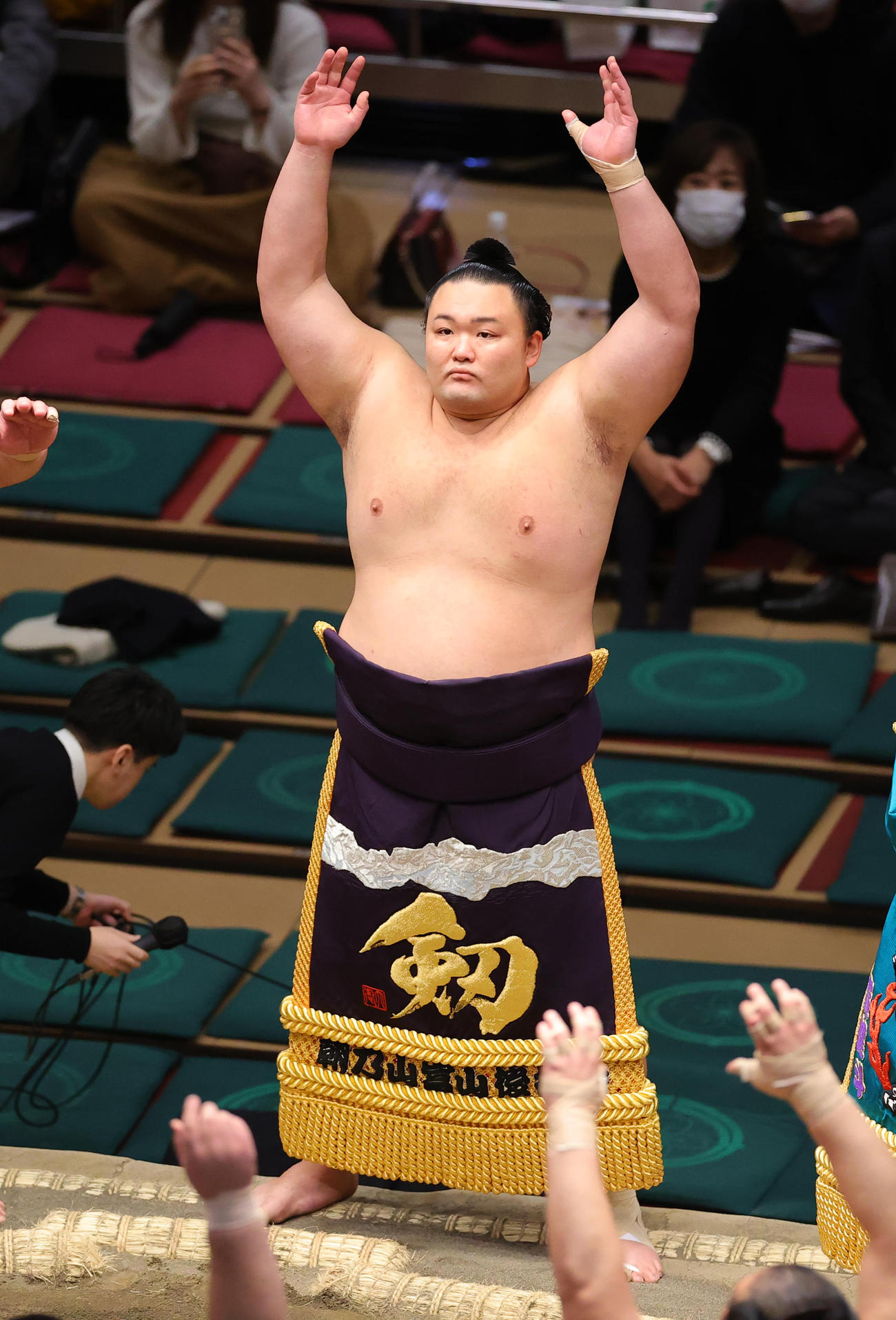 十両土俵入りを行う朝乃山（撮影・野上伸悟）