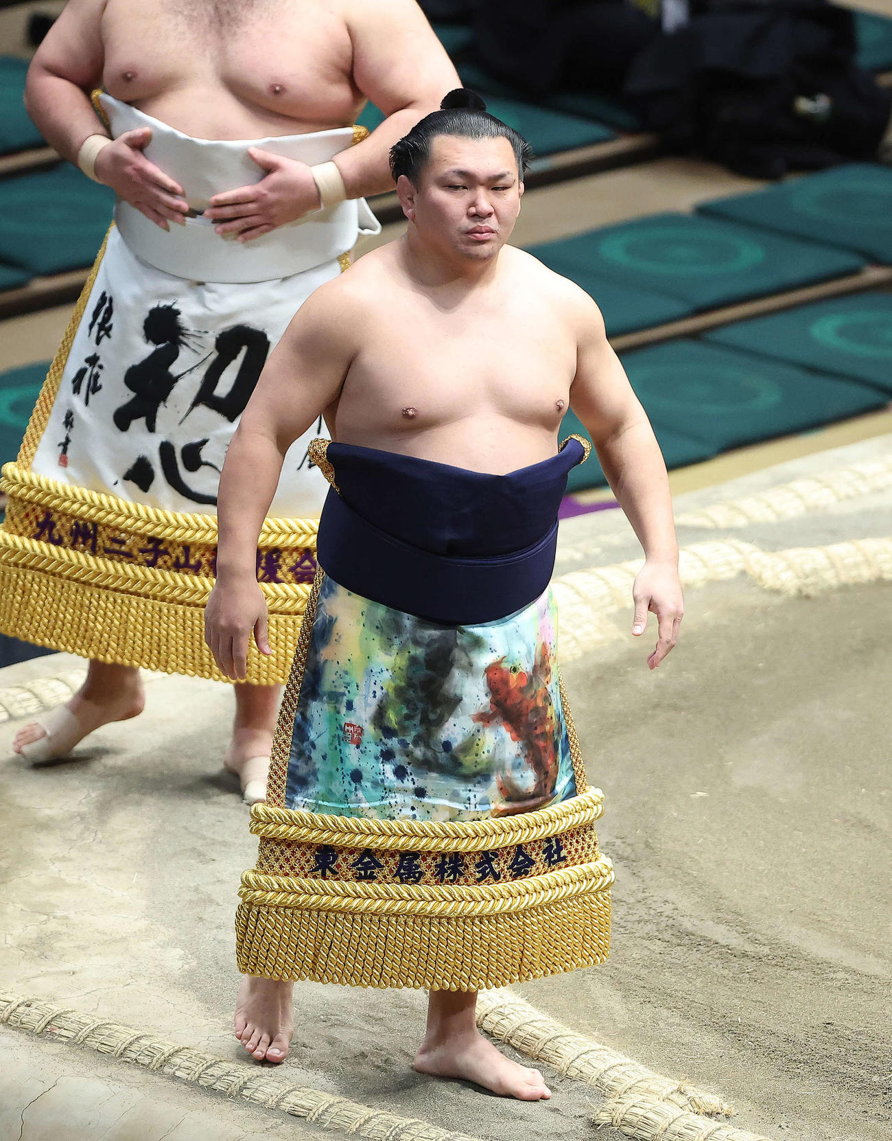 十両土俵入りする照強（撮影・河田真司）