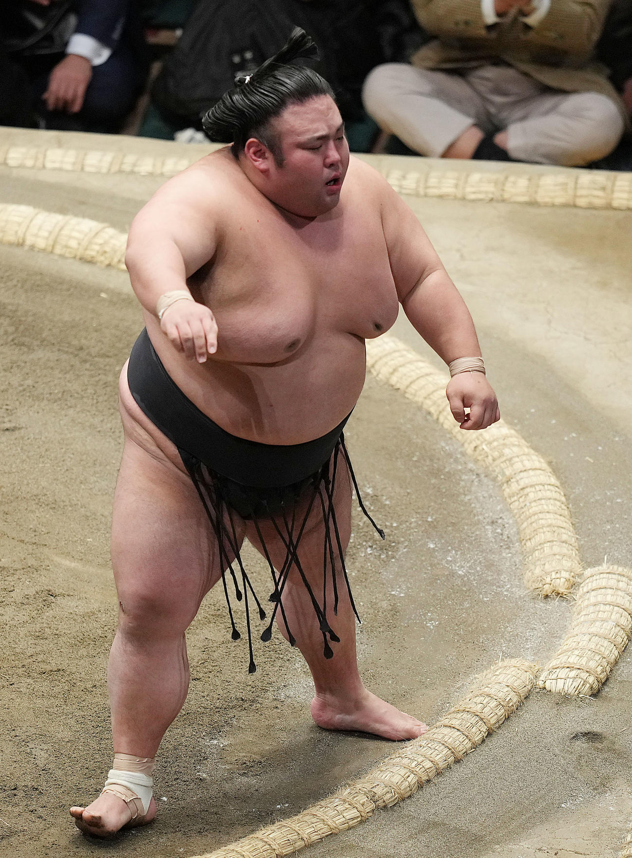 阿武咲を押し出しで破り、気迫あふれる表情を見せる貴景勝（撮影・狩俣裕三）