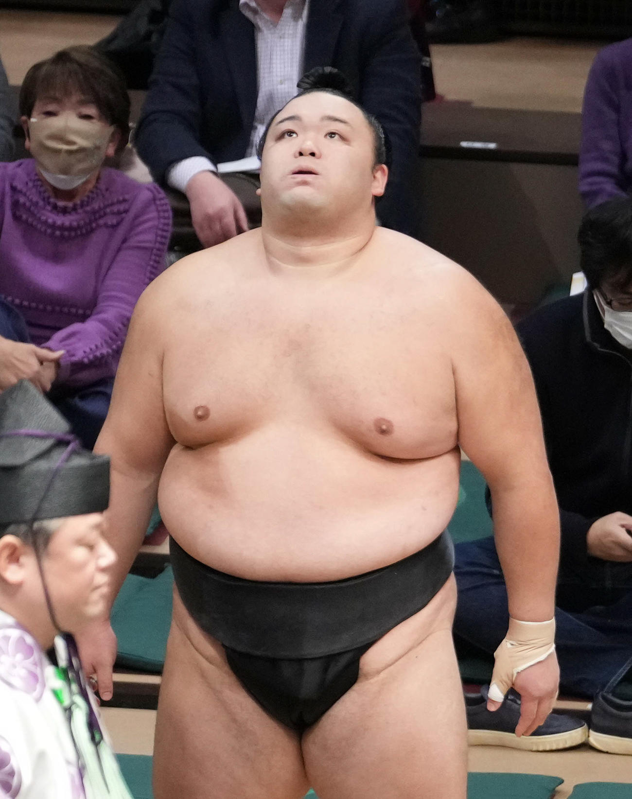 1敗を死守した朝乃山はほっとした表情を見せる（撮影・小沢裕）