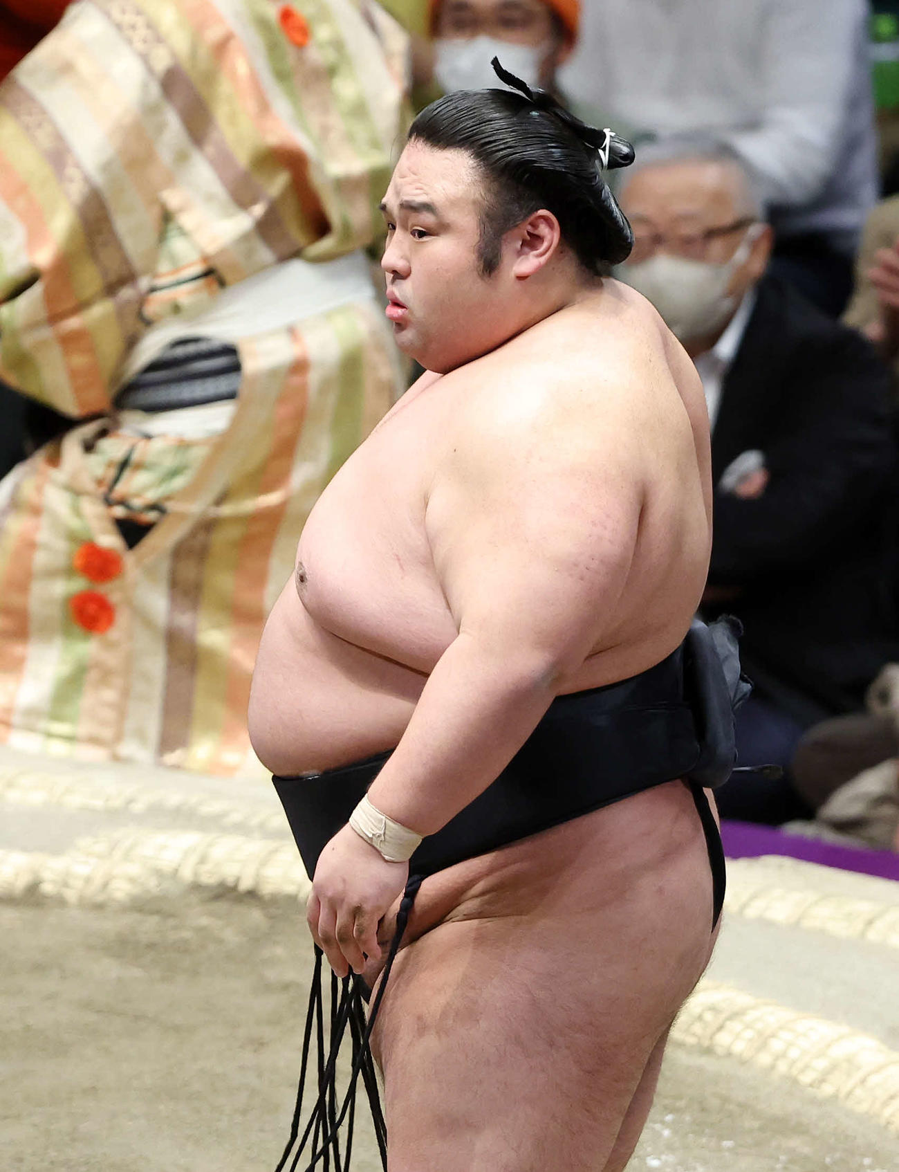 豊昇龍をはたき込みで破った貴景勝（撮影・鈴木正人）