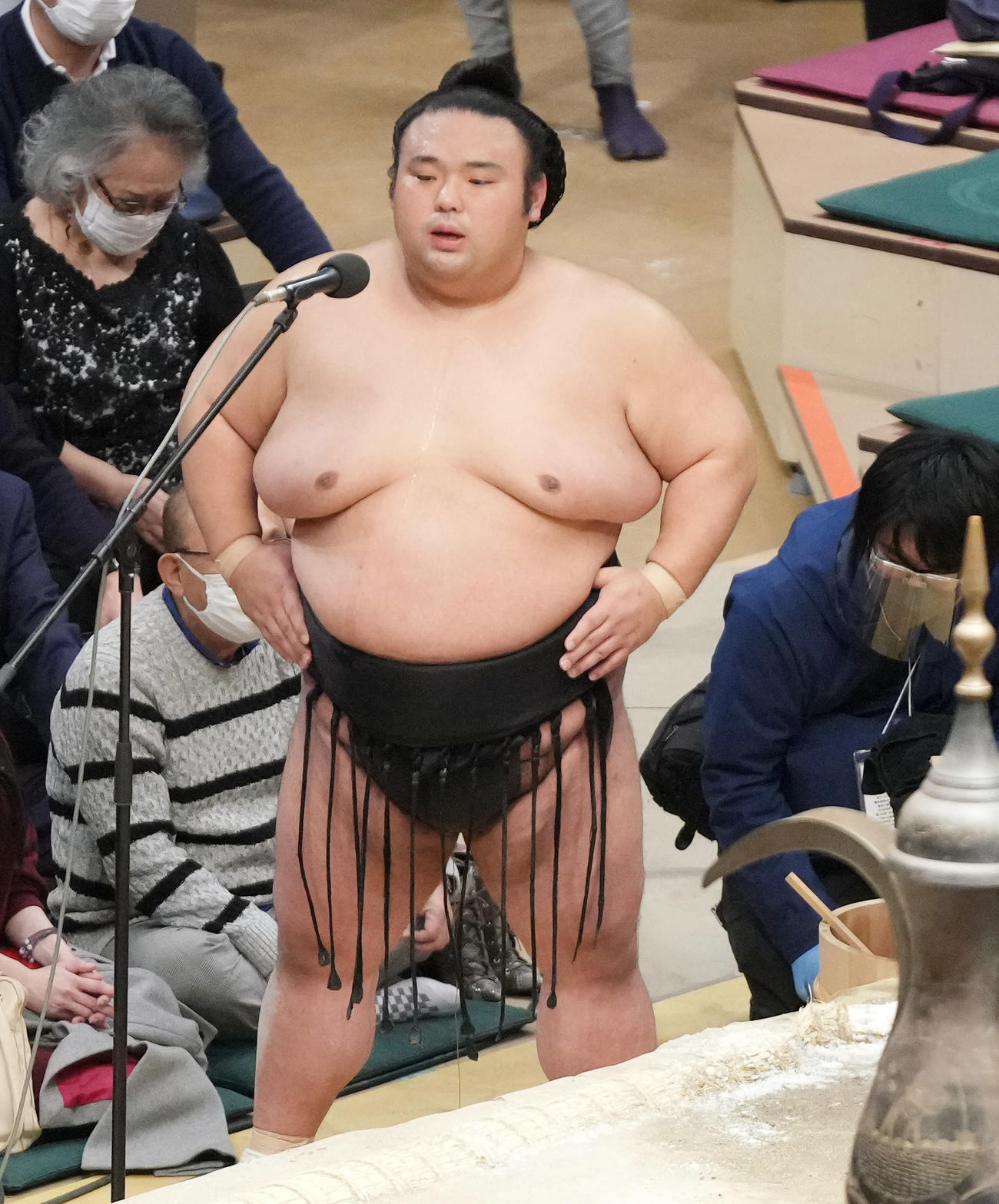 優勝インタビューに答える貴景勝（撮影・狩俣裕三）