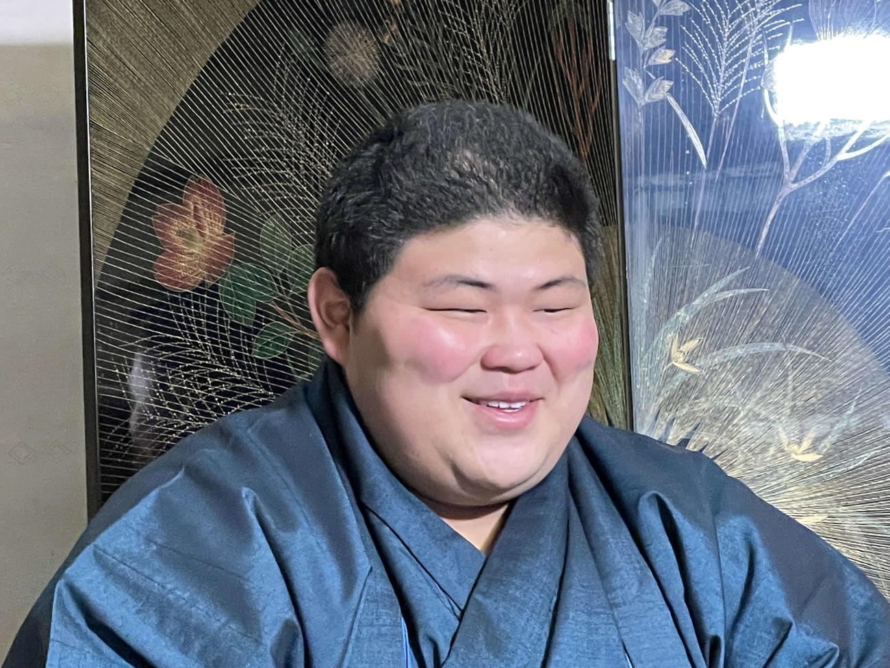 新十両会見で笑みをこぼす落合（日本相撲協会提供）