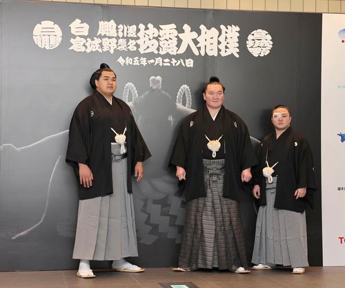市川團十郎、白鵬引退相撲のオープニングセレモニーで歌舞伎披露