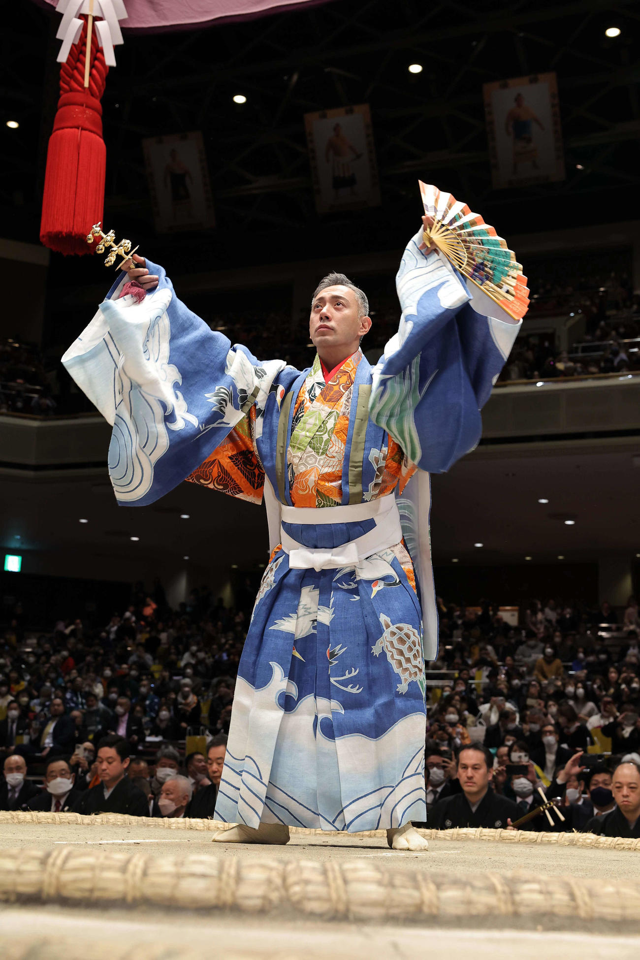 オープニングセレモニーで演舞する十三代目市川團十郎（代表撮影）