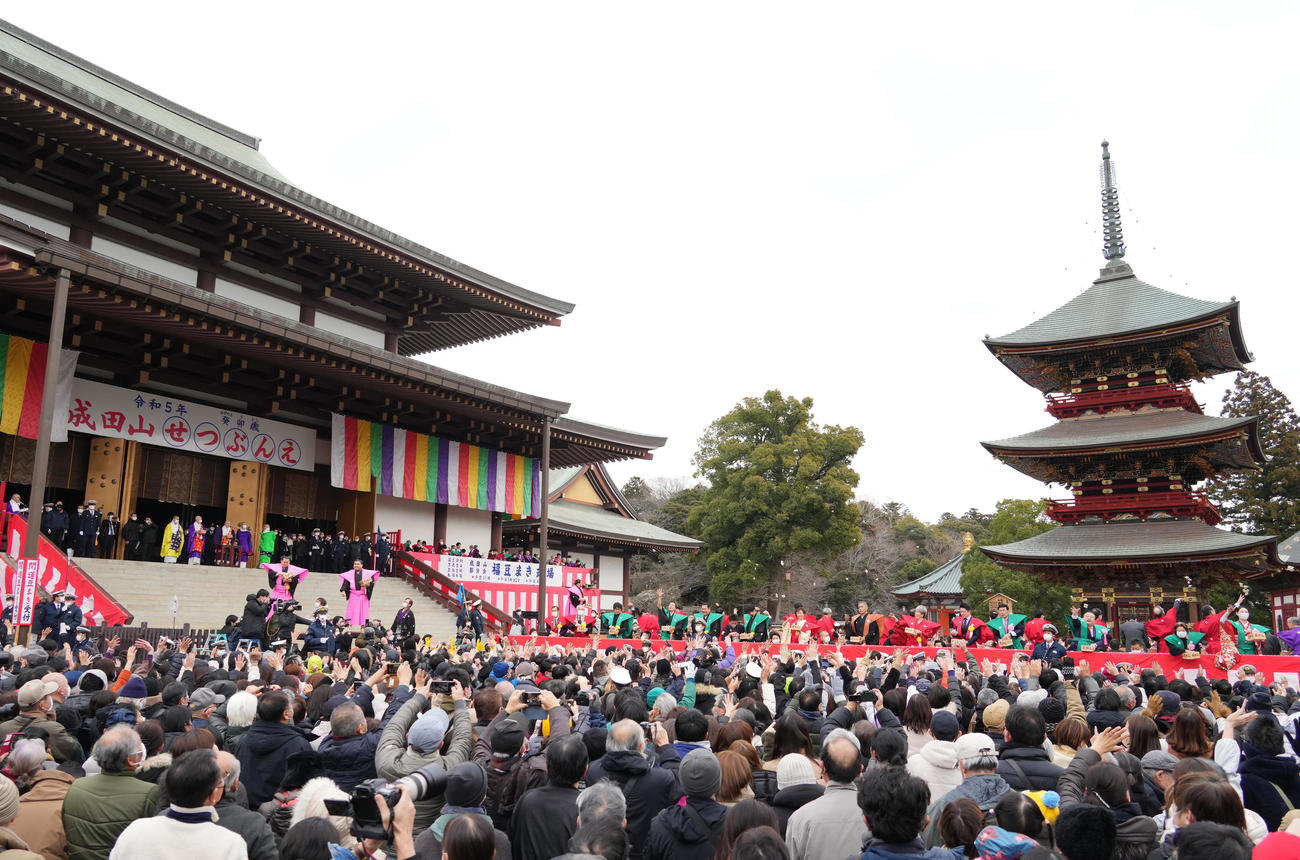成田山新勝寺で行われた節分会（撮影・菅敏）